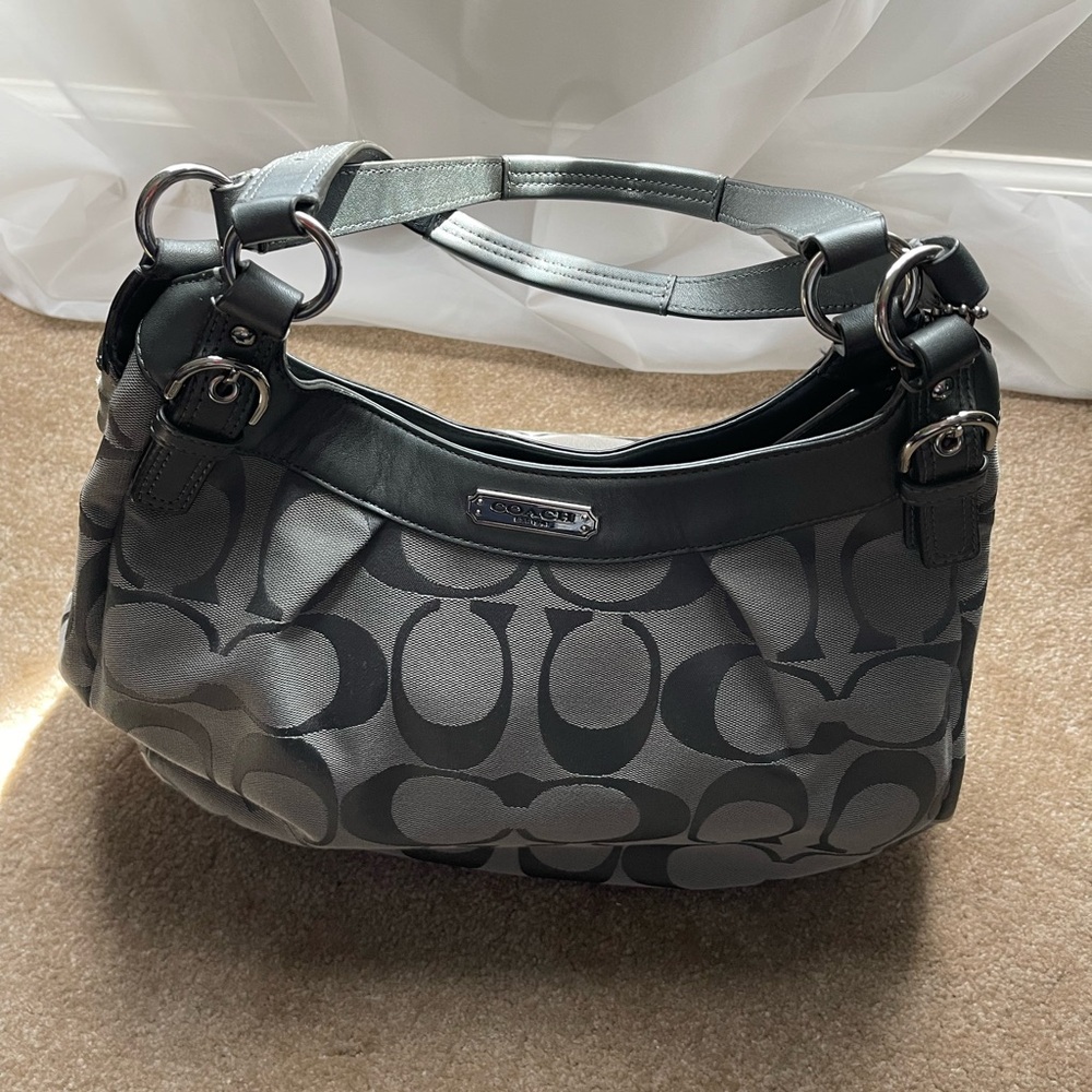 Lovely Coach purse. Excellent condition.  MED/LGE sz. Canvas Coach pattern.